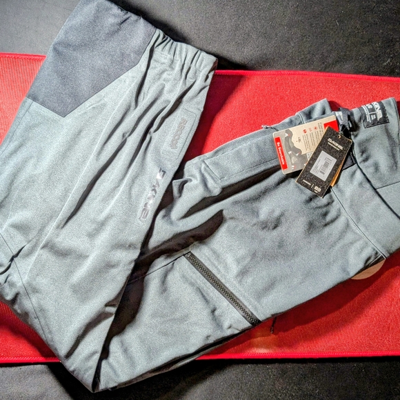Dakine Other - Dakine Cruzier 3L- Snowboard/Ski Pant Charcoal and Black